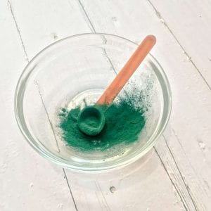 spirulina powder in bowl