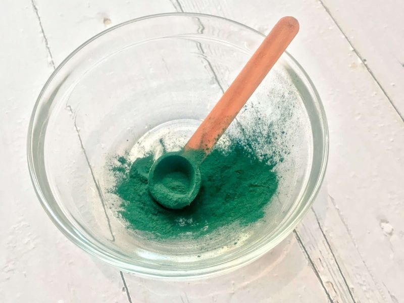 spirulina powder in bowl