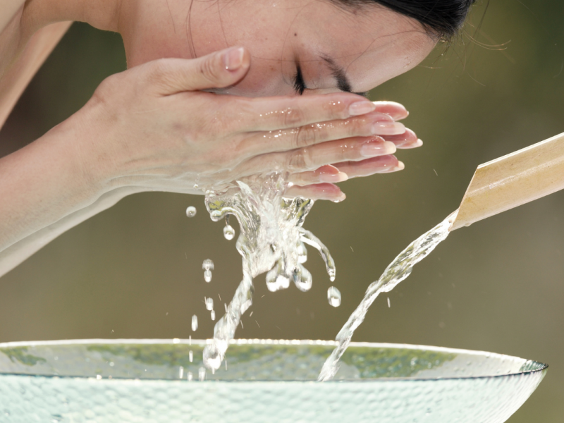 woman using diy facial cleansers